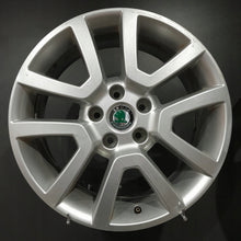 Laden Sie das Bild in den Galerie-Viewer, 1x Alufelge 17 Zoll 7.0" 5x112 45ET Glanz Silber 5L0601025H Skoda Rim Wheel FEL7251786516of