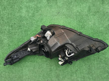 Laden Sie das Bild in den Galerie-Viewer, Frontscheinwerfer Toyota Avensis 10000-17685 Rechts Scheinwerfer Headlight SCH8069464374kb