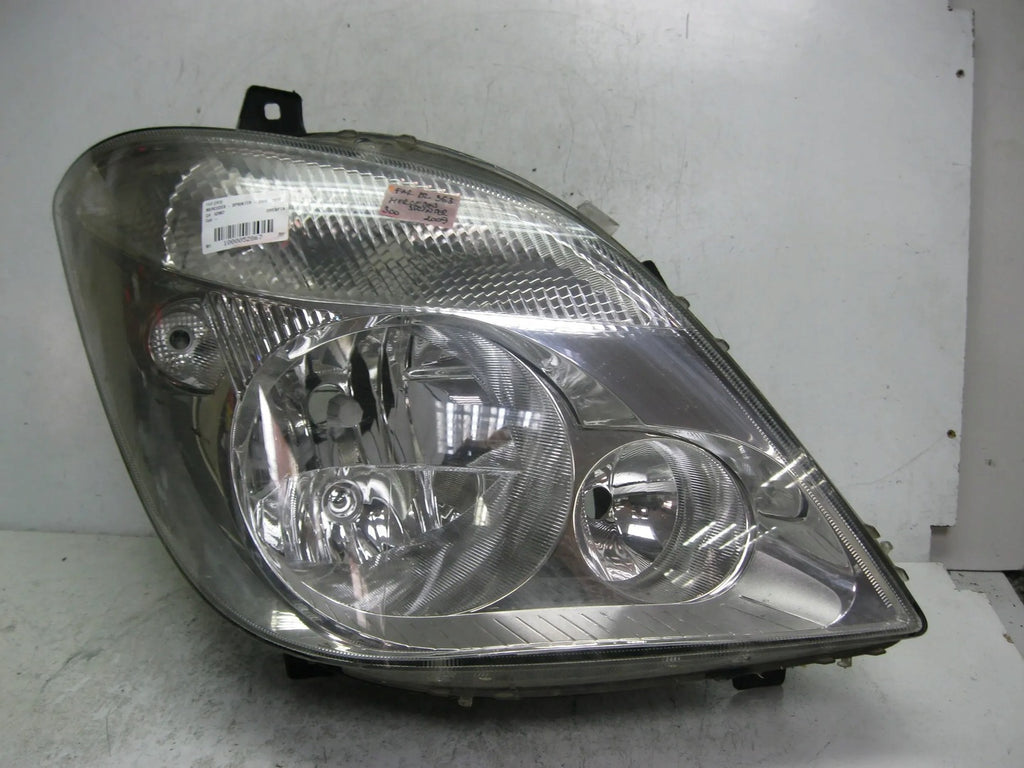 Frontscheinwerfer Mercedes-Benz Sprinter A9068200261 Rechts Headlight