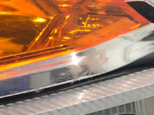 Laden Sie das Bild in den Galerie-Viewer, Frontscheinwerfer Mitsubishi Colt VI I 8301B180 Ein Stück (Rechts oder Links)