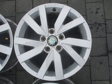 Laden Sie das Bild in den Galerie-Viewer, 4x Alufelge 16 Zoll 6.5" 5x112 41ET Glanz Silber 3G0601025A Skoda I Rim Wheel FEL4936431459nv