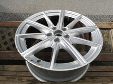 Load image into Gallery viewer, 1x Alufelge 18 Zoll 8.0&quot; 5x112 46ET Glanz Silber 8Y0601025M Audi A3 Rim Wheel