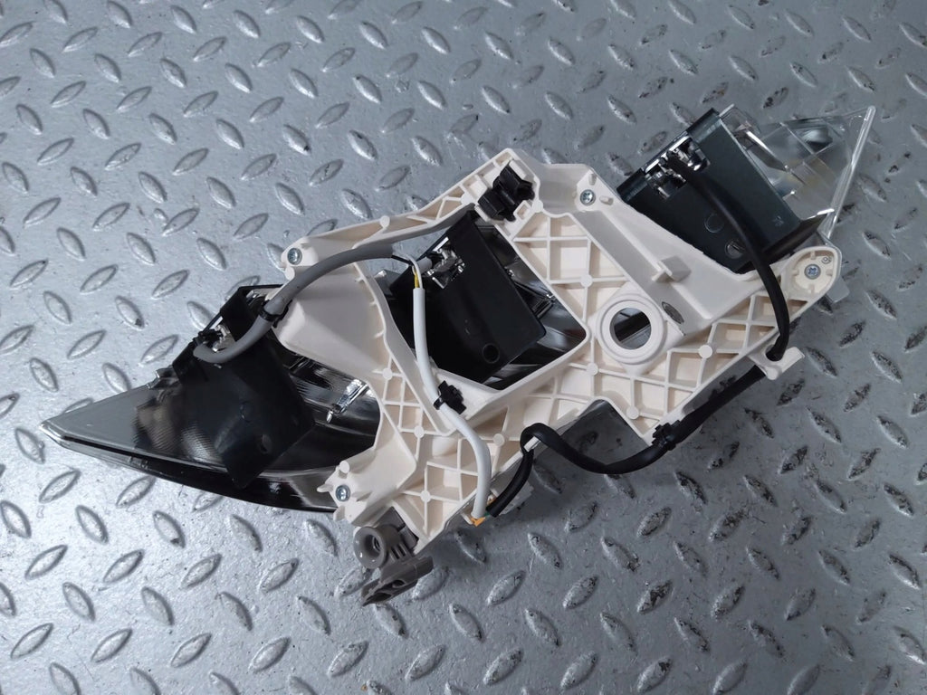 Frontscheinwerfer Toyota Yaris 81106K0080 Links Scheinwerfer Headlight SCH8443019504gx