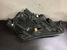 Laden Sie das Bild in den Galerie-Viewer, Frontscheinwerfer Skoda Superb III 3V1941015A Links Scheinwerfer Headlight SCH1681487880ud