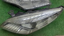 Laden Sie das Bild in den Galerie-Viewer, Frontscheinwerfer Renault Megane III 260600017R LED Rechts oder Links