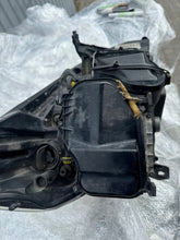 Laden Sie das Bild in den Galerie-Viewer, Frontscheinwerfer Opel Vectra C 13170934 13170933 Xenon Ein Satz Headlight SCH1672979849aw