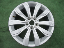 Load image into Gallery viewer, 1x Alufelge 17 Zoll 7.0&quot; 5x112 45ET Glanz Silber 2GA601025 VW T-Roc Rim Wheel