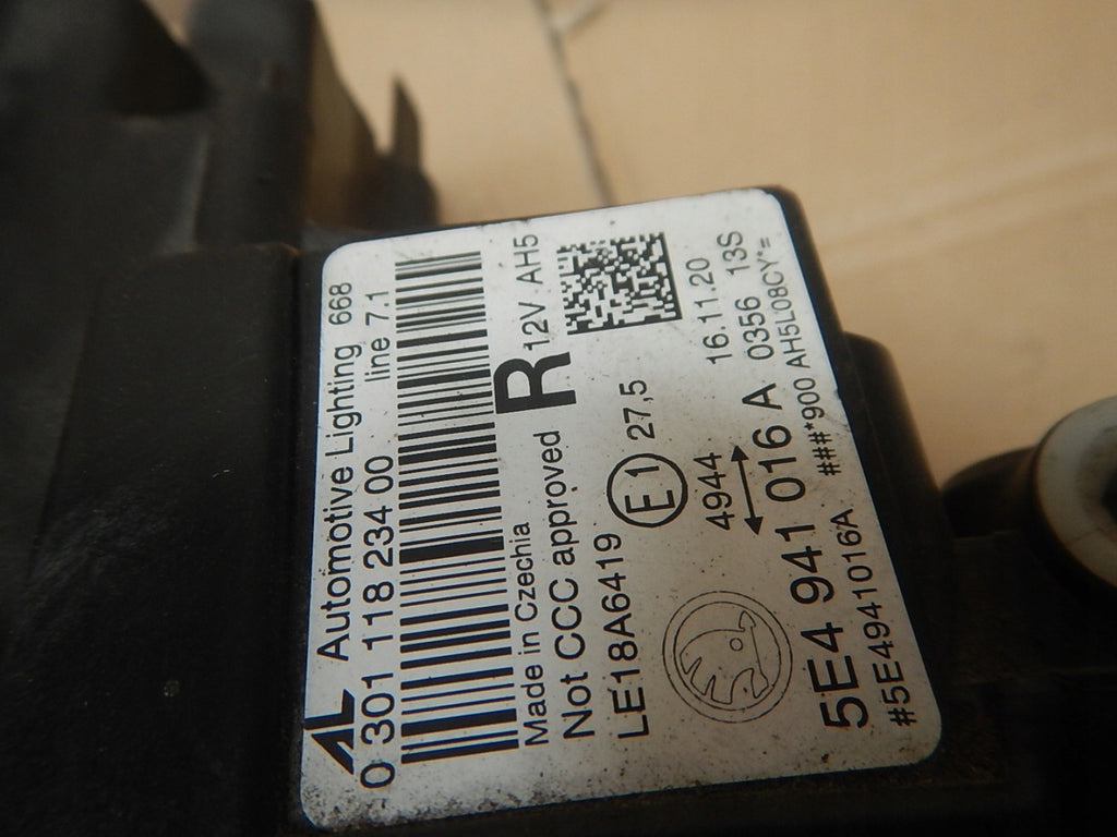 Frontscheinwerfer Skoda Octavia IV 5E4941016A LED Rechts Scheinwerfer Headlight SCH7158158983xd