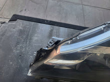 Load image into Gallery viewer, Frontscheinwerfer Toyota Yaris Links Scheinwerfer Headlight