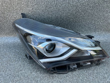 Laden Sie das Bild in den Galerie-Viewer, Frontscheinwerfer Toyota Yaris Rechts Scheinwerfer Headlight SCH6255119249fm