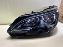 Laden Sie das Bild in den Galerie-Viewer, Frontscheinwerfer Peugeot 5008 1616878080 9810478180 Links Headlight SCH6538384126hg