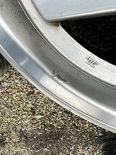 Laden Sie das Bild in den Galerie-Viewer, 1x Alufelge 15 Zoll 7.0" 5x100 35ET Rim Wheel FEL4143571102is
