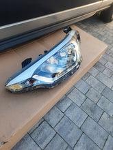 Laden Sie das Bild in den Galerie-Viewer, Frontscheinwerfer Hyundai I20 92101 C8000 Links Scheinwerfer Headlight