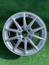 Laden Sie das Bild in den Galerie-Viewer, 1x Alufelge 16 Zoll 6.5" 5x112 44ET Glanz Silber A1774011100 Mercedes-Benz FEL1218683581hw