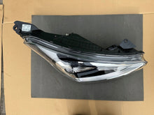 Laden Sie das Bild in den Galerie-Viewer, Frontscheinwerfer Hyundai I10 92102B9000 Rechts Scheinwerfer Headlight SCH4693561343pj