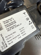 Laden Sie das Bild in den Galerie-Viewer, Frontscheinwerfer Tesla Model 3 Y 1514952-00-D 1532925-02-C 1532925-09 LED Links