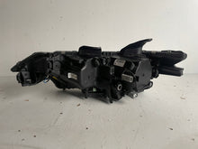 Laden Sie das Bild in den Galerie-Viewer, Frontscheinwerfer Mitsubishi Outlander III 8301D3-32 ECM921-22E20 LED Rechts