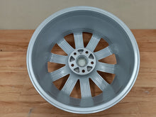 Laden Sie das Bild in den Galerie-Viewer, 1x Alufelge 17 Zoll 7.0&quot; 5x112 37ET 3U0601025D Skoda Rim Wheel