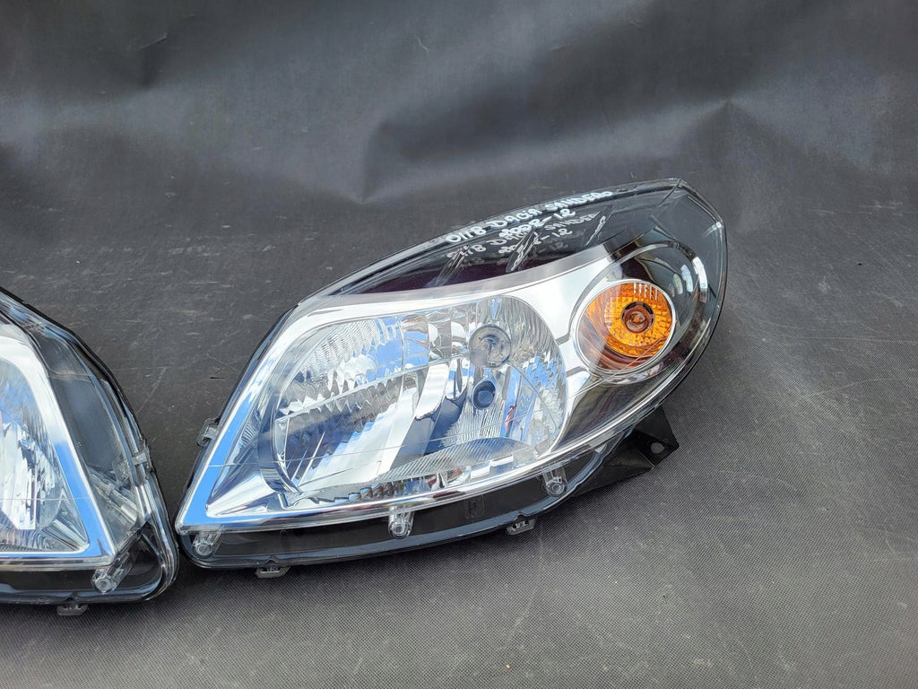 Frontscheinwerfer Dacia Sandero I 8200733877 Halogen Rechts oder Links