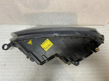 Laden Sie das Bild in den Galerie-Viewer, Frontscheinwerfer Skoda Octavia III 5E1941016B Xenon Rechts Headlight SCH7760761381zg