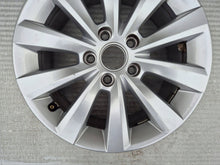 Load image into Gallery viewer, 1x Alufelge 16 Zoll 5C0601025T VW Beetle Rim Wheel FEL2321930322aj