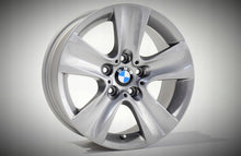 Laden Sie das Bild in den Galerie-Viewer, 4x Alufelge 17 Zoll 8.0" 5x120 30ET Glanz Grau 6790172 BMW 5 F11 F06 F10 F12 FEL4085171239wg