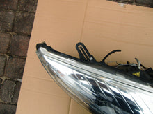 Laden Sie das Bild in den Galerie-Viewer, Frontscheinwerfer Renault Megane III Rechts Scheinwerfer Headlight SCH5886391199ct