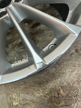 Laden Sie das Bild in den Galerie-Viewer, 1x Alufelge 17 Zoll 7.5" 5x112 51ET Glanz Silber 8V0601025BN Audi A3 Rim Wheel FEL2840150169ne