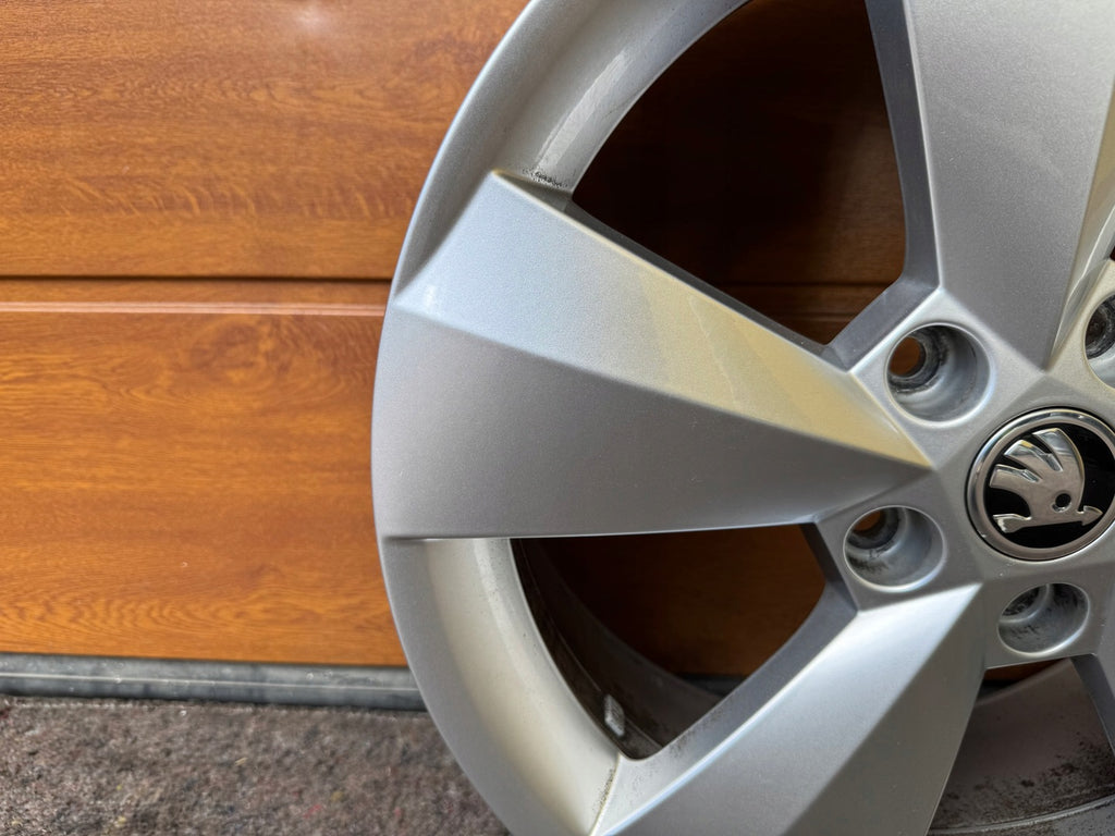 1x Alufelge 17 Zoll 6.5" 5x112 38ET Glanz Silber 565601025J Skoda Kodiaq