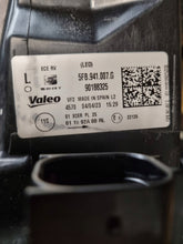 Laden Sie das Bild in den Galerie-Viewer, Frontscheinwerfer Seat Leon 5EB941007G LED Links Scheinwerfer Headlight