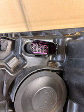 Load image into Gallery viewer, Frontscheinwerfer Man Tge Crafter 7C1941006 Rechts Scheinwerfer Headlight SCH2818067390nn