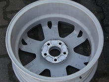 Laden Sie das Bild in den Galerie-Viewer, 1x Alufelge 17 Zoll 7.0&quot; 5x108 49ET 30635510 Volvo Xc70 Rim Wheel