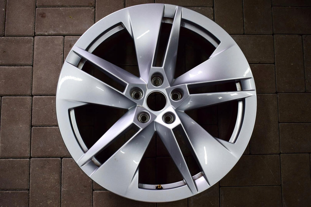 1x Alufelge 19 Zoll 8.0" 5x112 45ET Glanz Silber 5LA601025B Skoda Enyaq