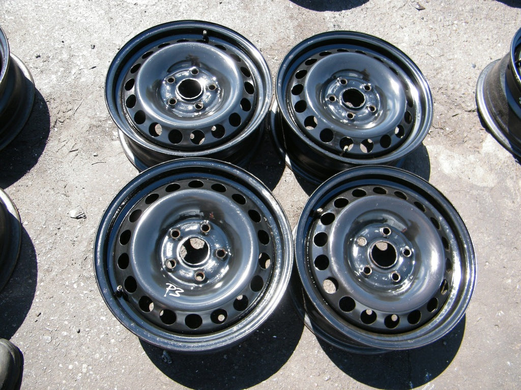 4x Alufelge 15 Zoll 6.0" 5x112 47ET Silber VW Caddy V Golf III Jetta VI Touran FEL2814669984fn