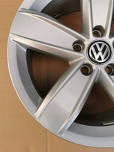 Load image into Gallery viewer, 1x Alufelge 17 Zoll 6.5&quot; 5x112 38ET Glanz 5NA071497 VW Tiguan Rim Wheel