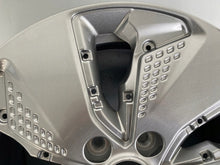 Laden Sie das Bild in den Galerie-Viewer, 1x Alufelge 17 Zoll 7.0" 5x114.3 50ET Glanz Silber 52910-K4000 Hyundai Kona FEL5680431215fr