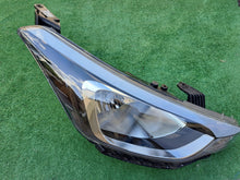 Laden Sie das Bild in den Galerie-Viewer, Frontscheinwerfer Hyundai I20 92102C8000 Halogen Rechts Scheinwerfer Headlight