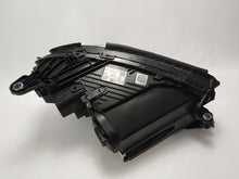 Laden Sie das Bild in den Galerie-Viewer, Frontscheinwerfer Mercedes-Benz W213 A2139061705 Ein Stück (Rechts oder Links) SCH8241417865mg