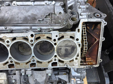 Laden Sie das Bild in den Galerie-Viewer, Motorblock Audi BBK 4.2 344PS 253kW 178TKm Benzin Unkomplett