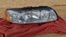 Laden Sie das Bild in den Galerie-Viewer, Frontscheinwerfer Volvo V70 II 30648209 Rechts Scheinwerfer Headlight SCH1881006050lw