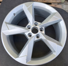 Load image into Gallery viewer, 1x Alufelge 19 Zoll 7.0" 5x112 43ET Glanz Silber 83A601025N Audi Q3 Rim Wheel FEL8269742939xg