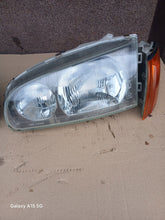 Laden Sie das Bild in den Galerie-Viewer, Frontscheinwerfer Mitsubishi Delica Space Gear Ein Satz Scheinwerfer Headlight