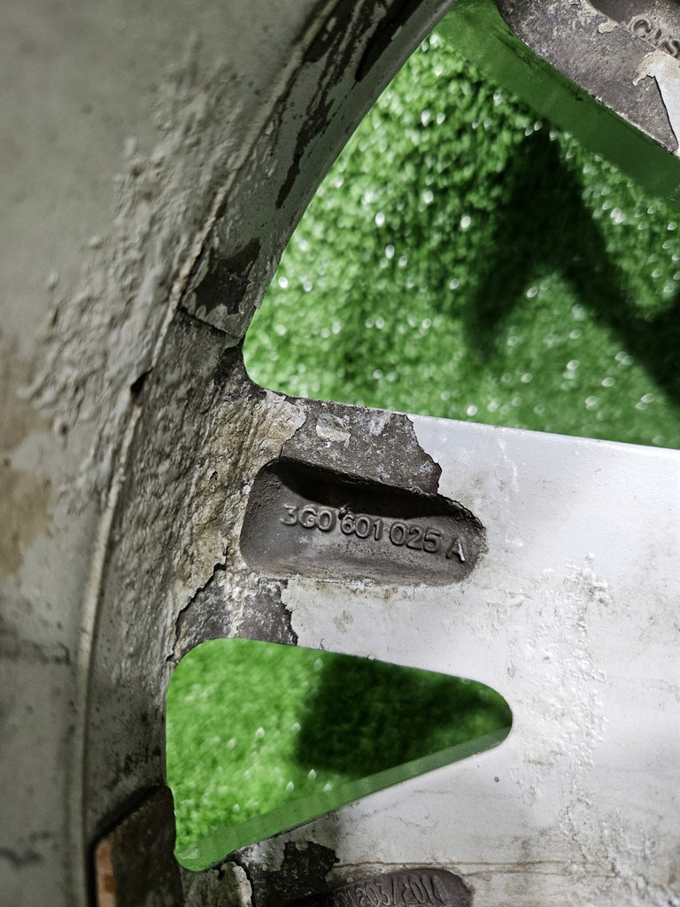 1x Alufelge 16 Zoll 6.5" 5x112 3G0601025A Audi B8 Passat Rim Wheel