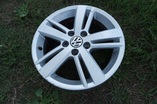 Laden Sie das Bild in den Galerie-Viewer, 1x Alufelge 15 Zoll 6.0&quot; 5x100 40ET Glanz Silber 6R0601025AB VW Polo Rim Wheel