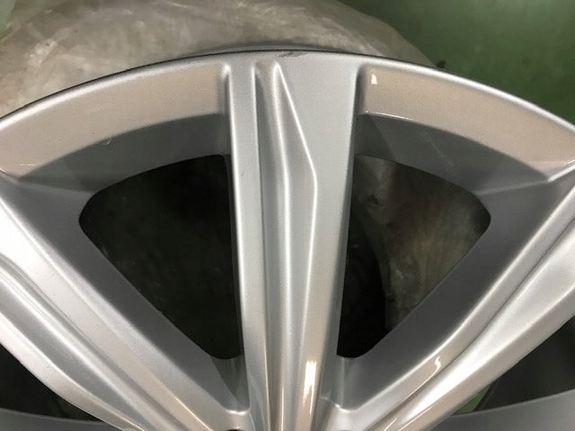 1x Alufelge 17 Zoll 6.5" 5x112 48,5ET Glanz Silber 5TA601025J VW Touran