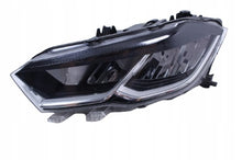 Laden Sie das Bild in den Galerie-Viewer, Frontscheinwerfer VW Polo 2G1941005 Halogen Links Scheinwerfer Headlight