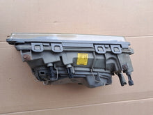 Laden Sie das Bild in den Galerie-Viewer, Frontscheinwerfer Mercedes-Benz 190 W201 A2018207661 Rechts Headlight SCH5040771139eh