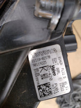 Laden Sie das Bild in den Galerie-Viewer, Frontscheinwerfer Toyota Corolla 81110-02S70 LED Ein Stück (Rechts oder Links)