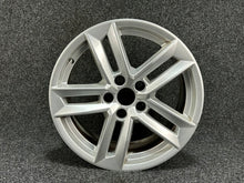 Laden Sie das Bild in den Galerie-Viewer, 1x Alufelge 17 Zoll 7.5" 5x112 38ET Glanz Silber 8W0601025E Audi A4 B9 Rim Wheel FEL2461912067ee