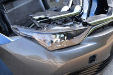 Laden Sie das Bild in den Galerie-Viewer, Frontscheinwerfer Toyota Auris 81130-02K30 81130-02K60 Rechts Headlight